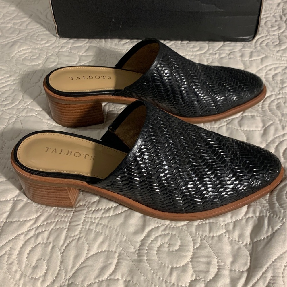 Talbots woven leather mules size 9